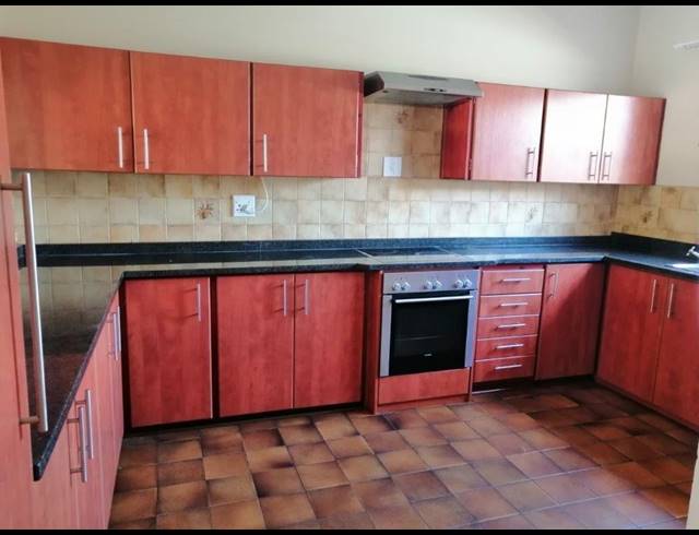 3 BEDROOM TOWNHOUSE RENTED IN SOUTH END